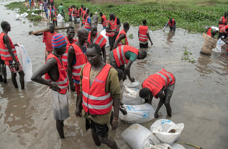 Garang (forefront) hopes to rebuild his home and his life. Photo: WFP/Alessandro Abbonizio&nbsp;